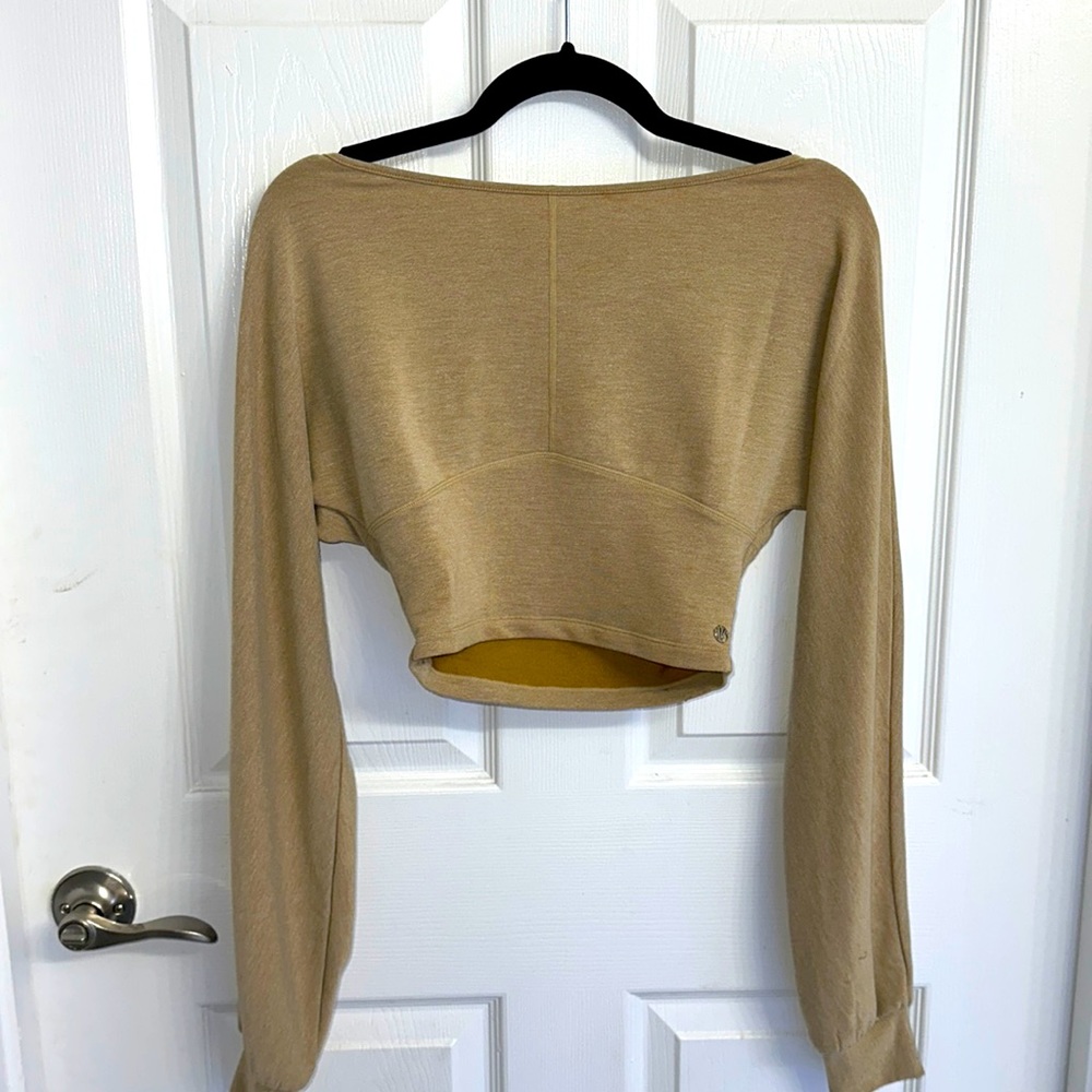 🦋✨•XS BUFFBUNNY TAUPE WIDE SHOULDER BODY CON TOP•✨🦋